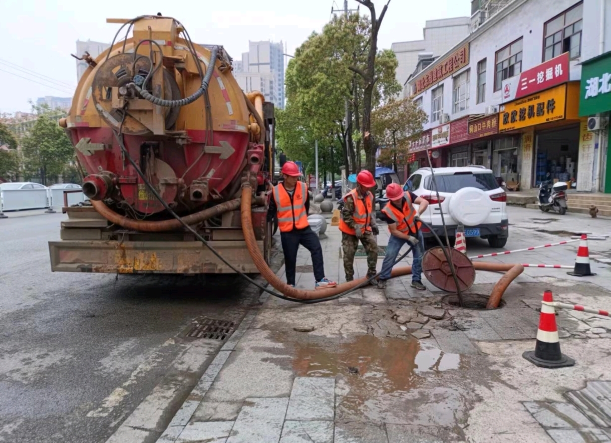 南昌管道疏通 水电维修|南昌管道疏通提醒:雨季前做好下水井检查封面图